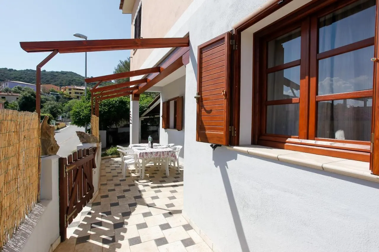 別荘 Agrustos La Casa Dell'Olivastroヴィラ